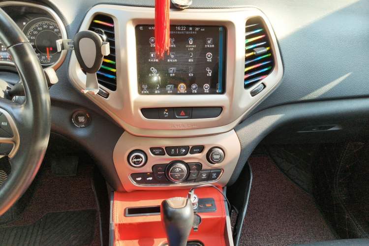 Used Jeep Cherokee 2016 2.4L Leading Smart Version
