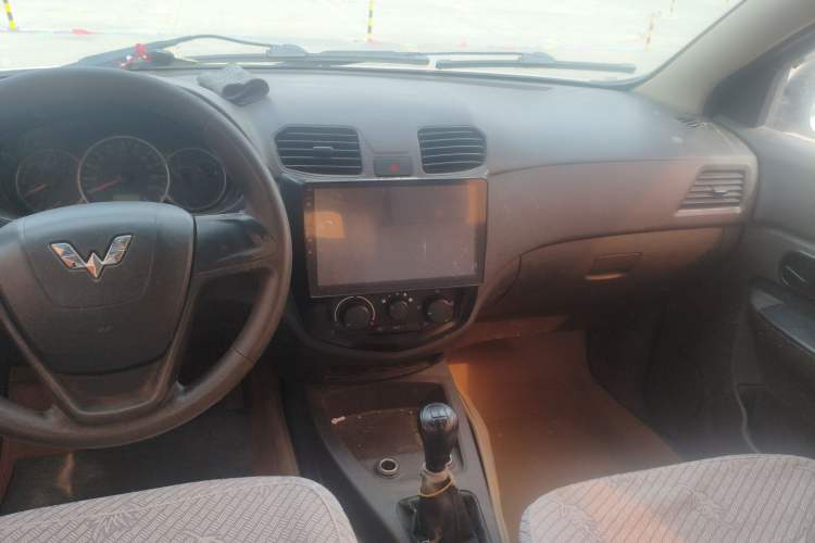Used Wuling Hongguang 2015 1.5L S Basic Version China V Standard Audio And AC Panel