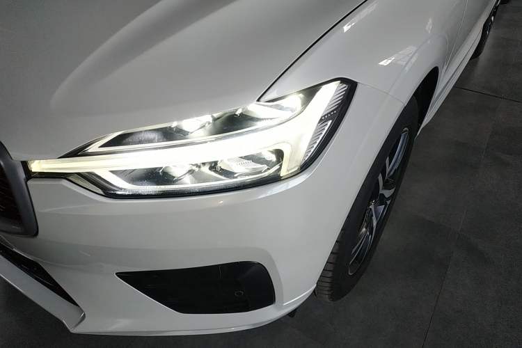 Used Volvo XC60 2019 T5 4x4 Smart & Dynamic Sport Edition China VI Standard