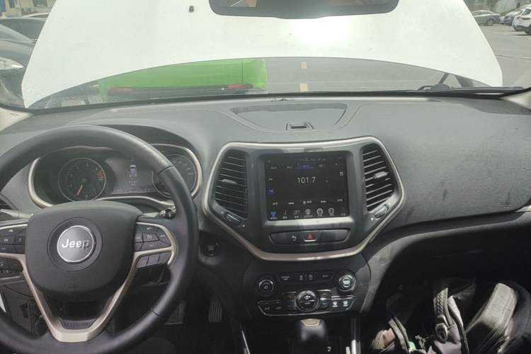Used Jeep Cherokee 2017 2.0L Superior Edition