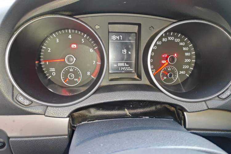 Used Volkswagen Golf 2012 1.6 Manual Fashion Edition Odometer Close Up