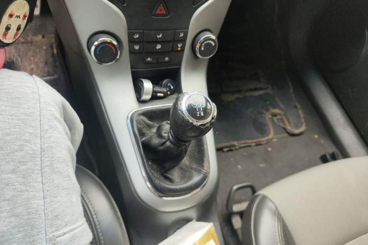 Used Chevrolet Cruze 2014 1.6L SL Millionth Anniversary Edition MT Gear Lever