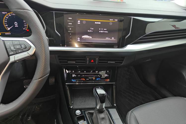 Used Volkswagen Passat 2025 Outstanding Model 380TSI Starry Dragon Edition Audio And AC Panel