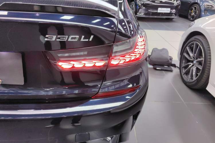 Used BMW 3 Series 2021 Second Facelift 330Li xDrive M Sport Night Edition Package
