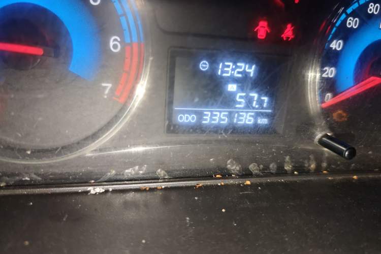 Used Dongfeng Fengon 370 2016 1.5L Manual Standard Edition SFG15-02 7 Seats Odometer Close Up