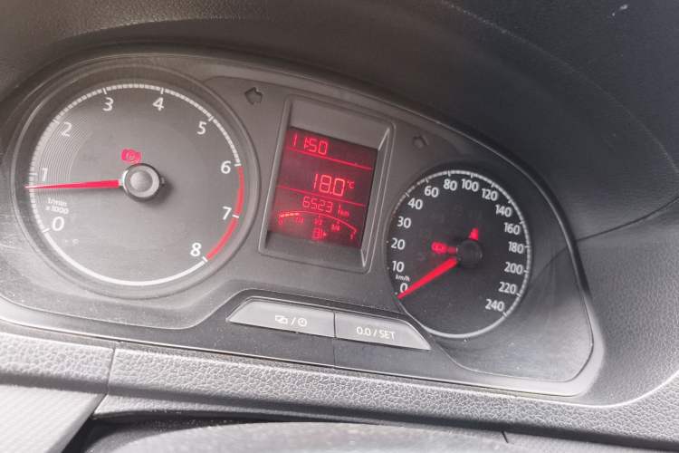 Used Volkswagen Jetta 2019 Dream Edition 1.5L Manual Fashion Version Odometer Close Up