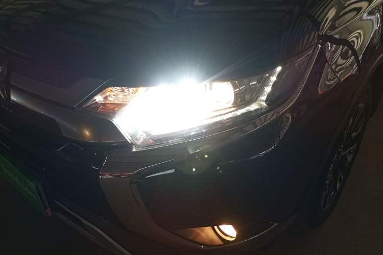 Used Mitsubishi Outlander 2019 2.0L Two-Wheel Drive Comfort Edition 7-Seater China VI Standard