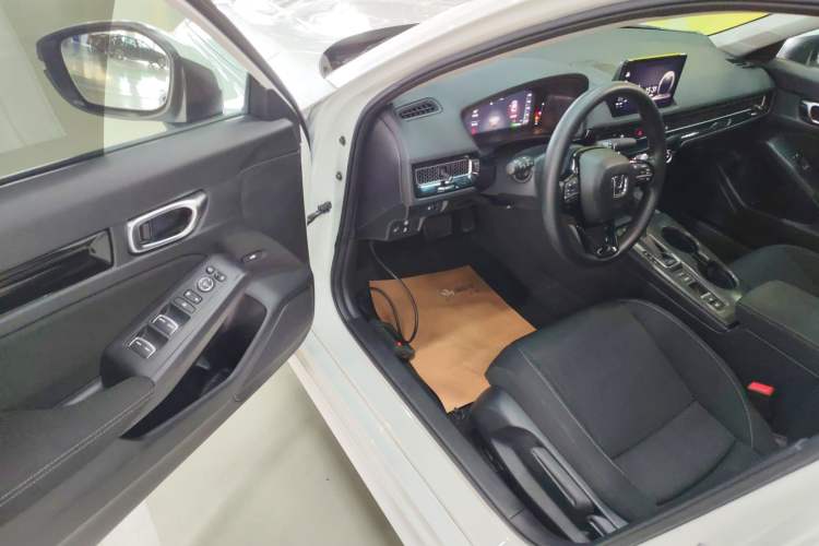 Used Honda Civic 2023 240TURBO CVT Dynamic · Center Stage Special Edition