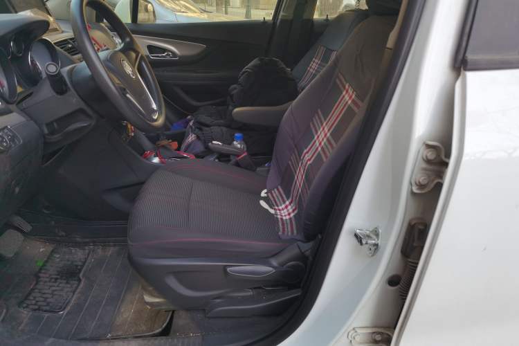 Used Buick Encore 2015 1.4T Automatic Two-Wheel Drive Urban Elite Version
