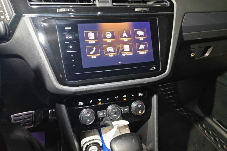 Used Volkswagen Tiguan L 2021 330TSI Automatic Two-Wheel Drive R-Line Enhanced Edition Audio And AC Panel