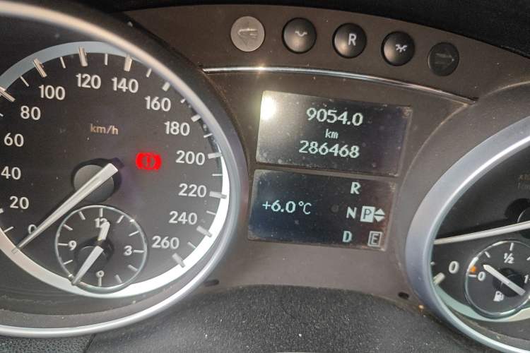 Used Mercedes-Benz R-Class 2014 R 320 4MATIC Business Model