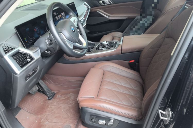 Used BMW X7 2023 xDrive40i Luxury Package with Leading Features