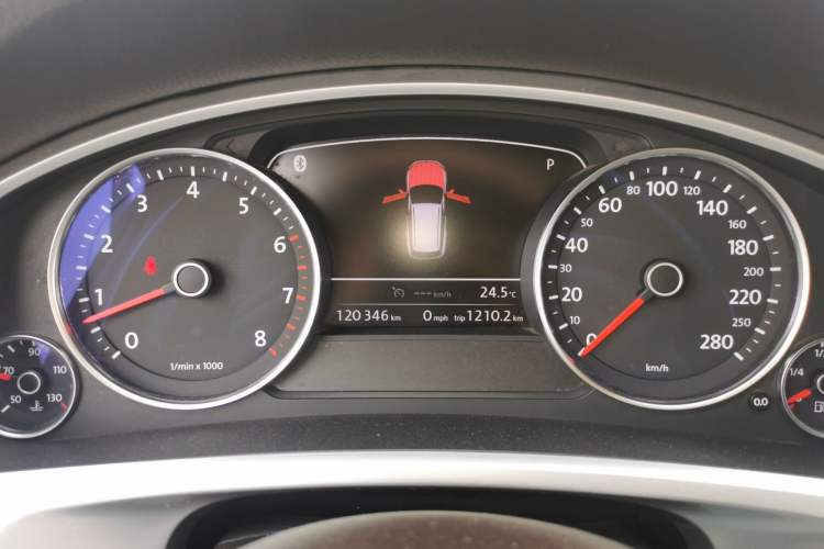 Used Volkswagen Touareg 2011 3.0 TSI Comfort Version Instrument Cluster