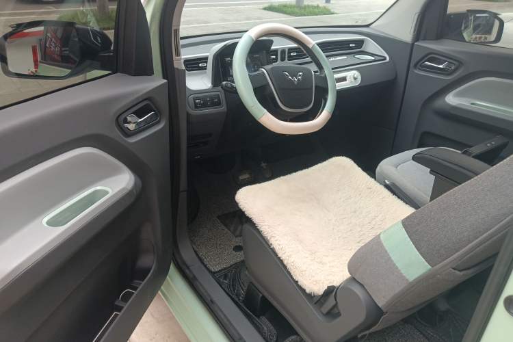 Used Wuling Hongguang MINIEV 2021 Macaron Premium Model – Lithium Iron Phosphate Driver Seat