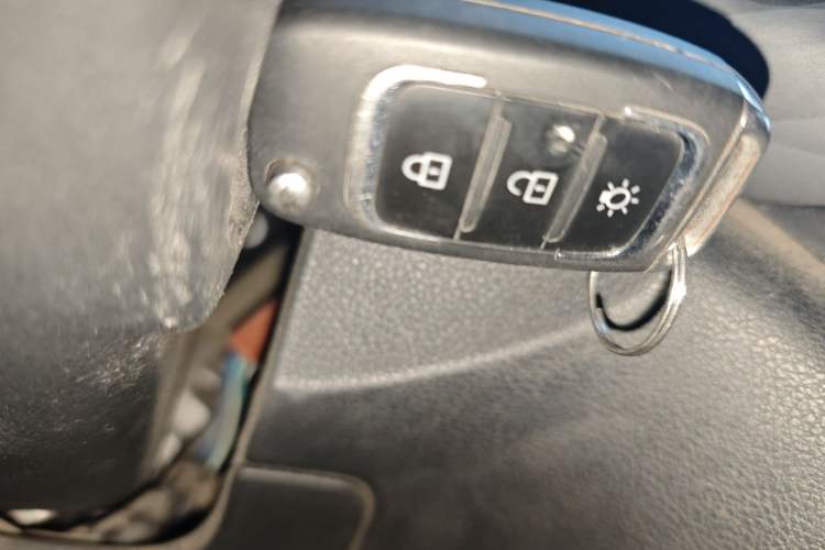 Used Jinbei Gold Hiace 2021 1.6L Box Van Engineering Lion 2-Seater
