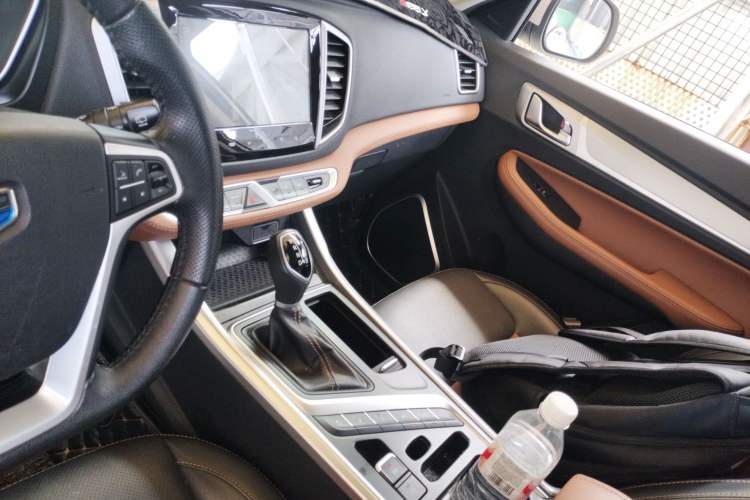 Used Geely Auto Vision X6 2018 1.4T CVT 4G Connected Flagship Edition Gear Lever