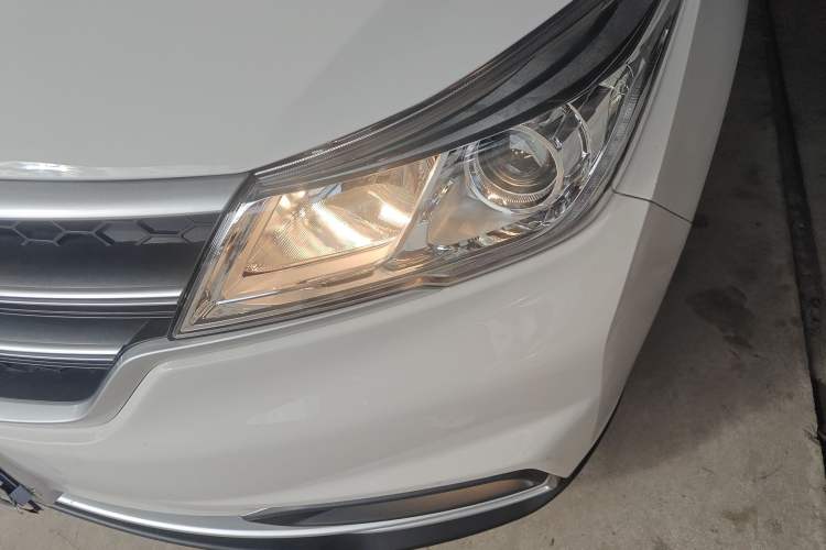 Used Baojun 730 2021 1.5T CVT Fashion Version 7 Seats Left Front Headlight