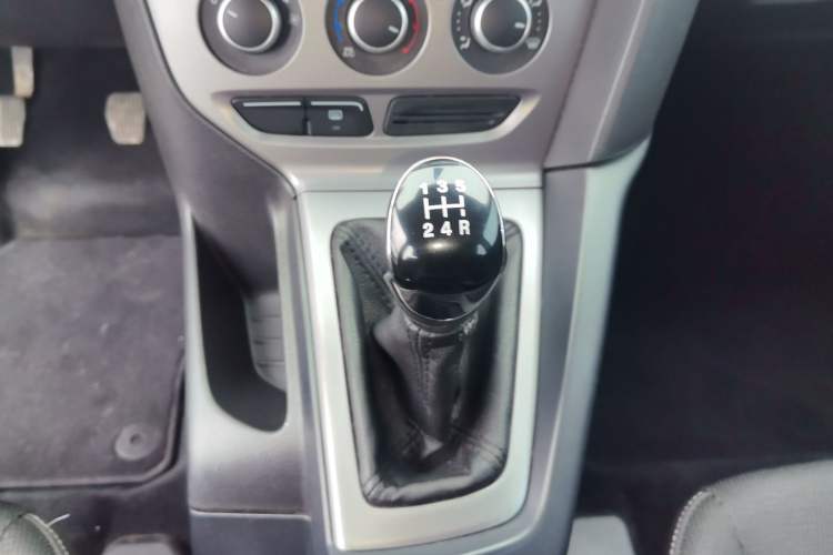 Used Ford Focus 2015 Hatchback 1.6L Manual Fashion Edition
