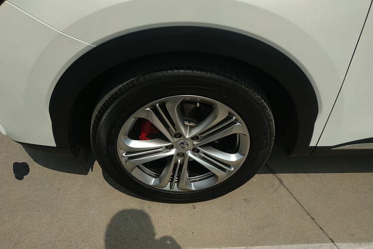 Used MG HS 2018 30T Automatic Two-Wheel Drive Trophy Edition—High-Octane V-Model Left Front Wheel Hub