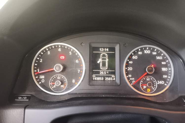 Used Volkswagen Tiguan L 2015 1.8TSI Manual Two-Wheel-Drive Limited Edition