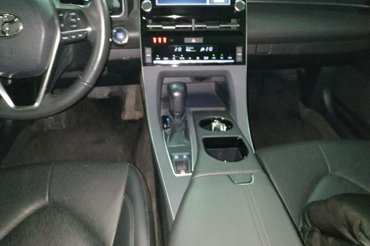 Used Toyota Avalon 2019 2.0L Luxury Edition China VI Standard Gear Lever