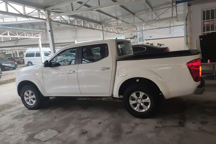 Used Nissan Navara 2017 2.5L Automatic 2WD Luxury Edition QR25
