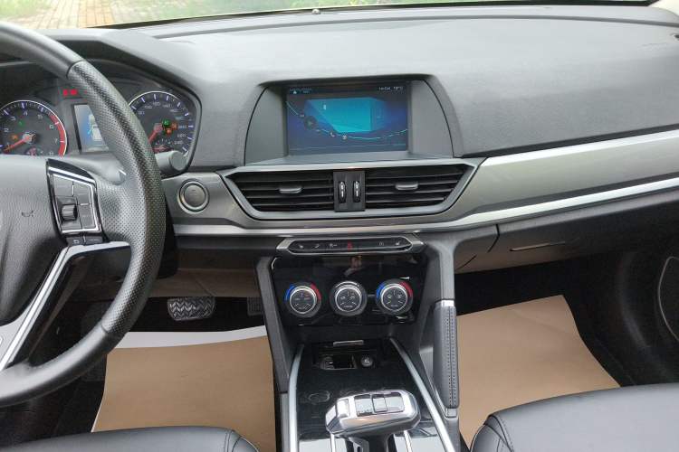 Used Haval H6 2018 Red-Label Sport Edition 1.5T Automatic Two-Wheel Drive Elite Model Audio And AC Panel