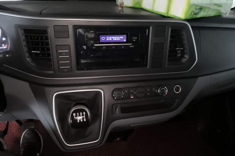 Used SAIC MAXUS Xintu V80 2023 2.0T Manual Classic Aoyuntong Short Wheelbase Mid-Roof 5/6-Seater