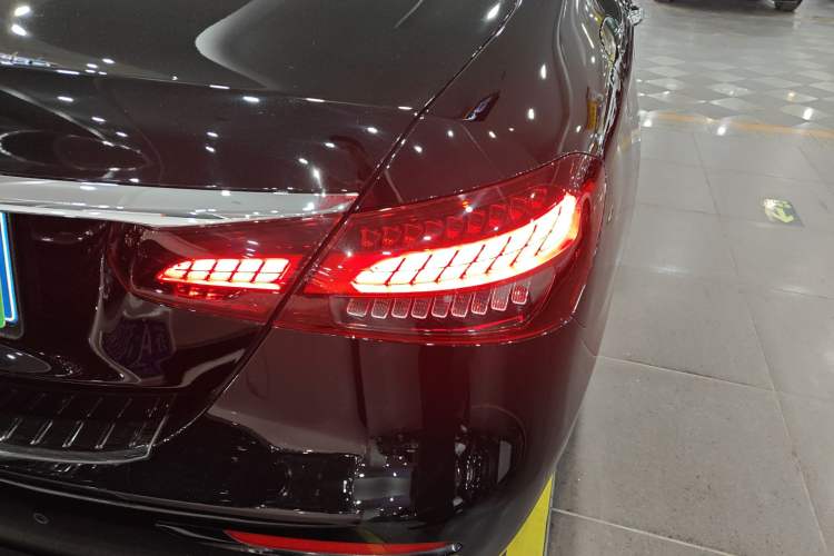 Used Mercedes-Benz E-Class 2023 Facelift E 260 L
