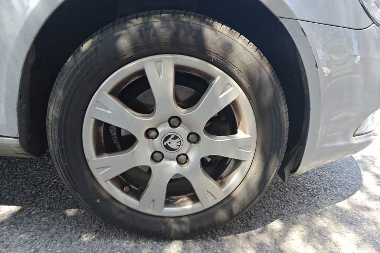 Used Skoda Octavia 2015 Classic Model 1.6L Manual Eado Version
