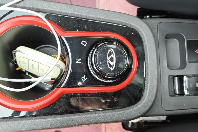 Used Chery Little Ant 2022 Revised Version Sweet Pink Edition Half-Sugar Version Lithium Iron Phosphate 30.7 kWh 30 kW 301 km
