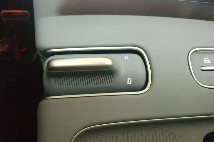 Used Nio ES8 2024 75 kWh Gear Lever