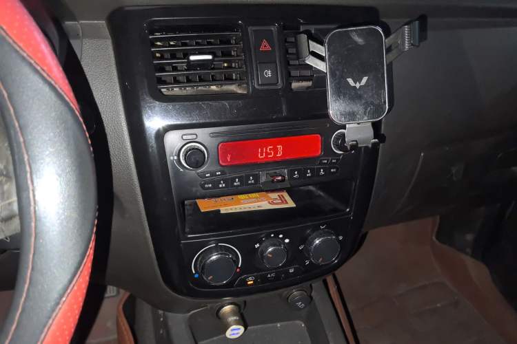 Used Wuling Rongguang V 2016 1.5L Standard Version
