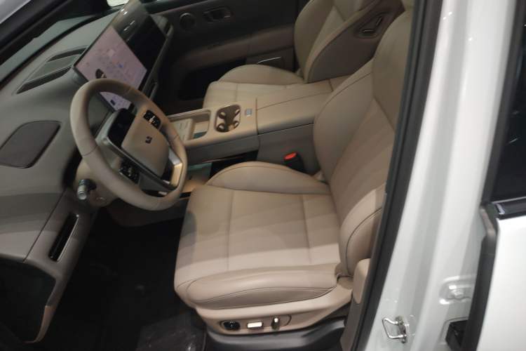 Used Li Auto i6 2025 Model Two-Wheel-Drive Standard Type