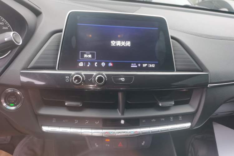 Used Cadillac CT4 2022 28T Luxury Edition Audio And AC Panel