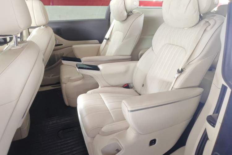 Used VOYAH Dream 2025 PHEV Four-Wheel-Drive Flagship Kunpeng Edition Left Rear Seat