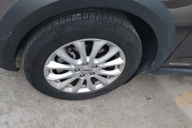 Used Qoros 3 2016 Urban SUV 1.6T Automatic Zhiyue Model