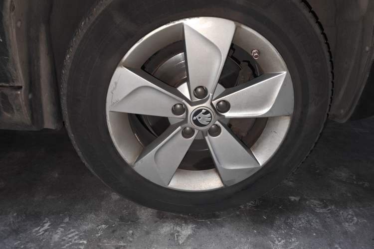 Used Skoda Yeti 2014 1.4TSI DSG Vibrant Edition Right Front Wheel Hub