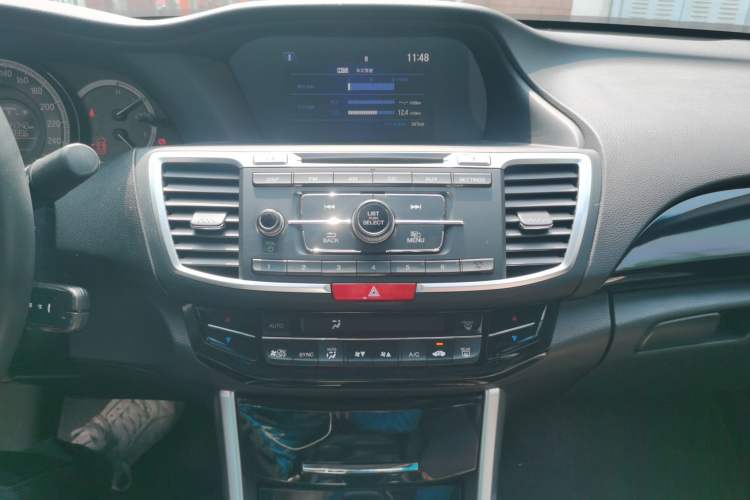 Used Honda Accord 2016 2.0L Elite Edition Audio And AC Panel