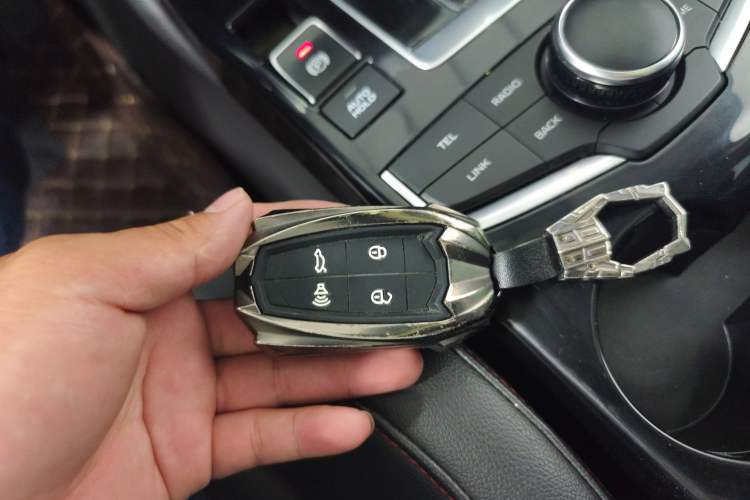 Used BORGWARD BX5 2017 20TGDI Automatic Two-Wheel Drive Pioneer Edition Vehicle Key