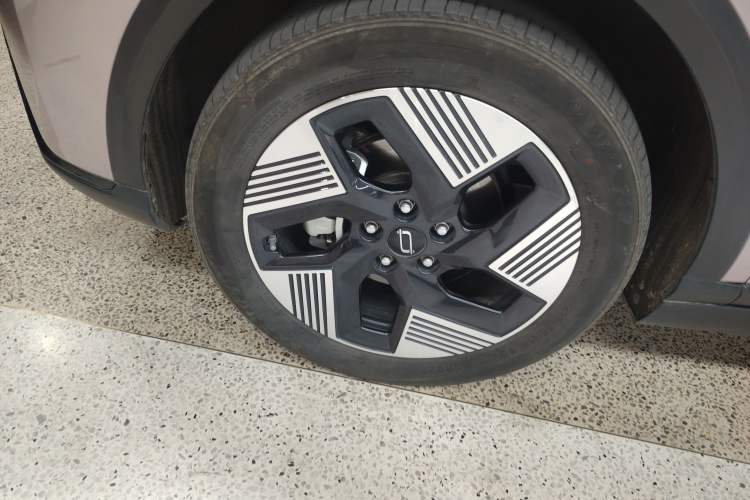 Used Bestune Yueyi 03 2025 565km Premium Edition Exterior 4