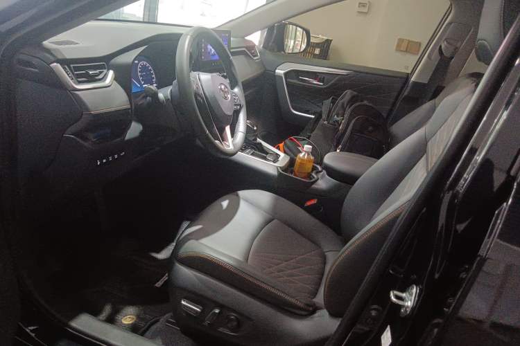 Used Toyota RAV4 2024 2.0L CVT Two-Wheel Drive Fashion Plus Edition
