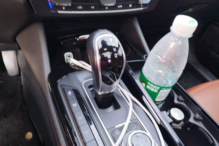 Used Maserati Levante 2016 3.0T Standard Edition Gear Lever