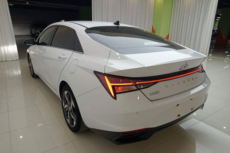 Used Hyundai Elantra 2021 1.5L CVT LUX Prestige Edition Rear Left 45 Deg