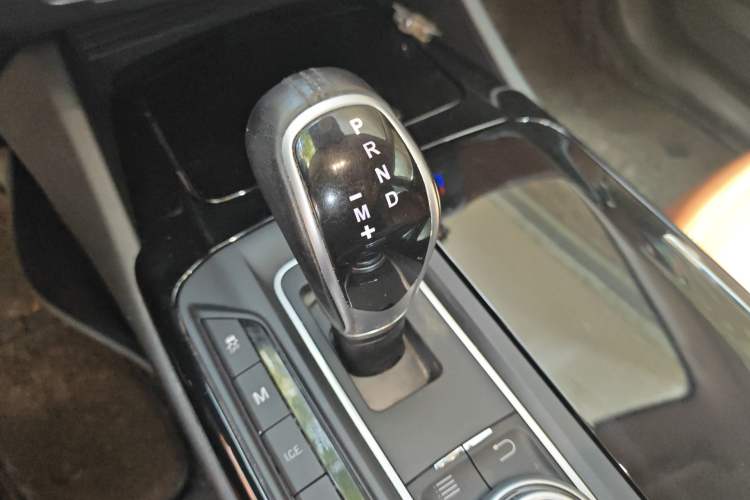 Used Maserati Levante 2016 3.0T S Standard Model Gear Lever