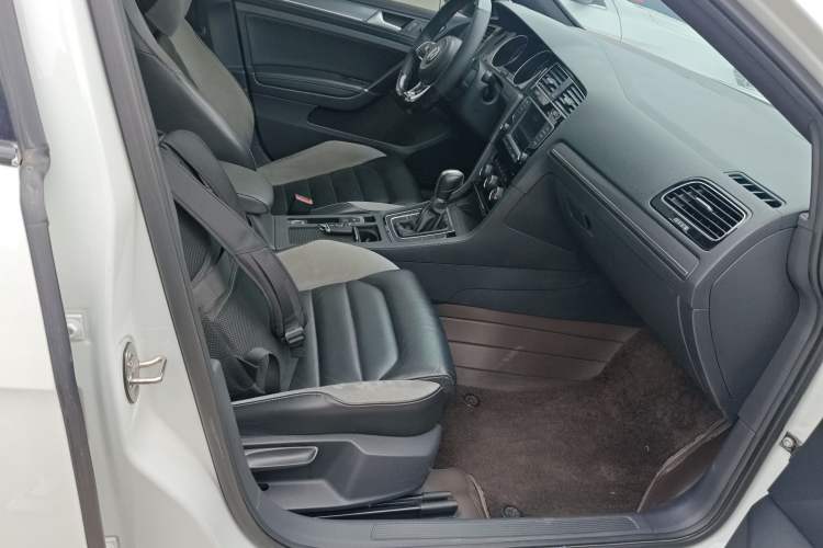 Used Volkswagen Golf 2016 1.4TSI Automatic R-Line Right Front Seat