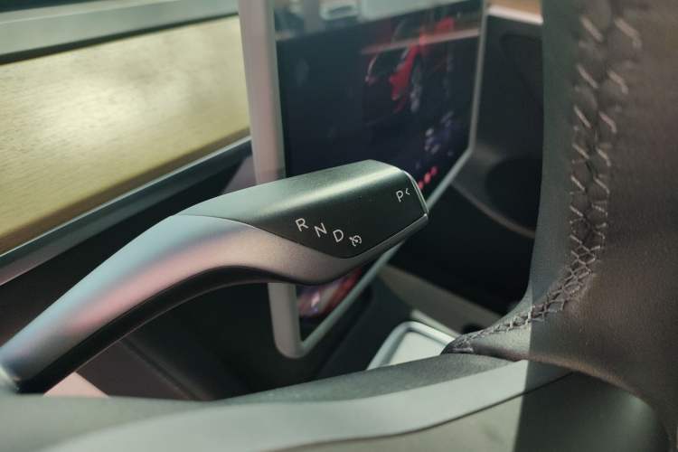 Used Tesla Model Y 2022 Revised Version Rear-Wheel Drive Gear Lever