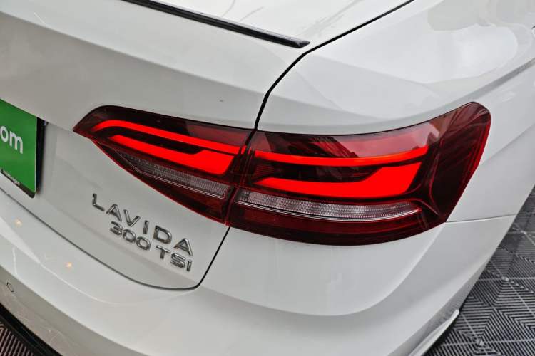 Used Volkswagen Lavida 2024 300TSI DSG Starry Sky Deluxe Edition Right Rear Taillight