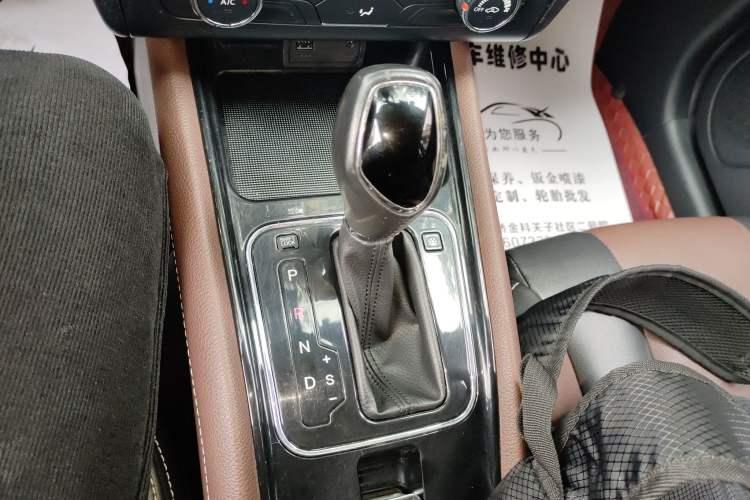 Used Dongfeng Fengon 580 2017 Revised Version 1.5T CVT Luxury Edition Gear Lever