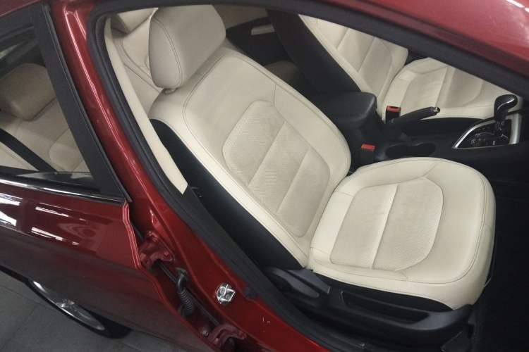 Used CHANGAN Alsvin V7 2016 1.6L Automatic Enjoyment Model China IV Standard
